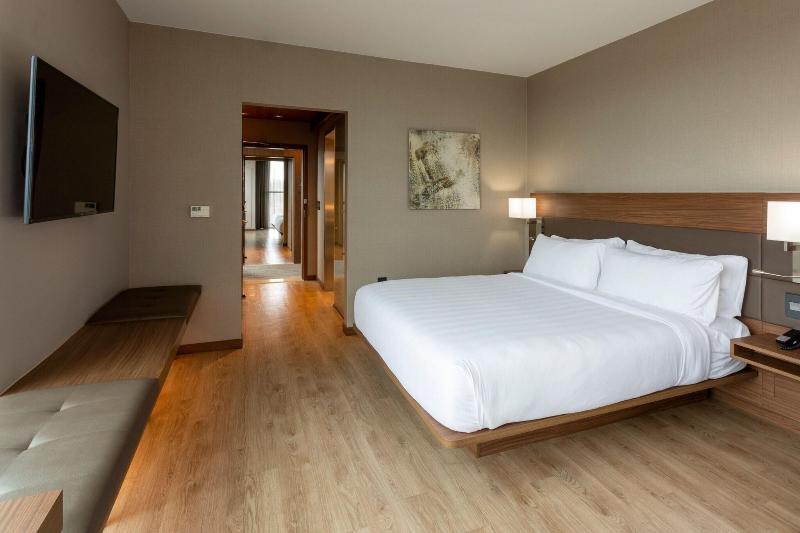 سوئیت برای معلولان, Candlewood Suites Anaheim   Resort Area, An Ihg