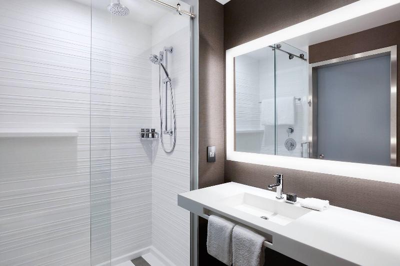 سوئیت برای معلولان, Candlewood Suites Anaheim   Resort Area, An Ihg