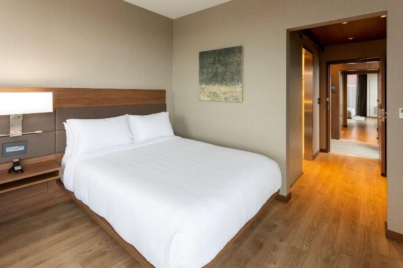 سوئیت برای معلولان, Candlewood Suites Anaheim   Resort Area, An Ihg