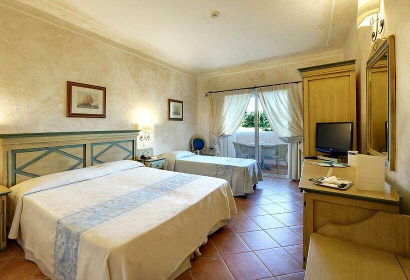 اتاق استاندارد سه تخته با چشم‌انداز باغ, Colonna Resort, A Colonna Luxury Beach Hotel, Porto Cervo