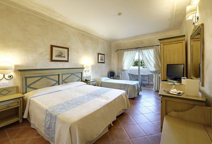 اتاق استاندارد سه تخته با چشم‌انداز باغ, Colonna Resort, A Colonna Luxury Beach Hotel, Porto Cervo