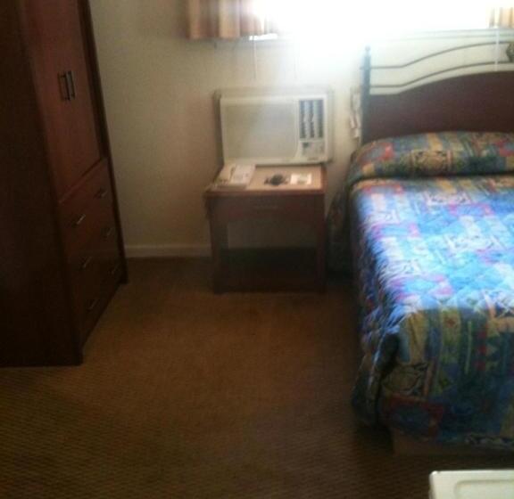 Standard Room, Golden Chain Motel