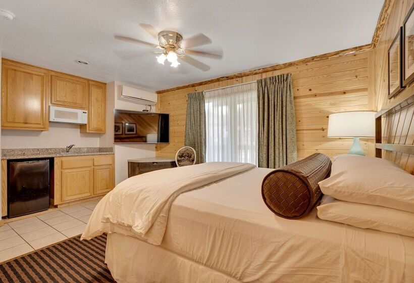 سوییت جونیور, 3 Peaks Resort & Beach Club