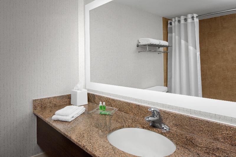 اتاق لوکس با تخت بزرگ, 3 Peaks Resort & Beach Club