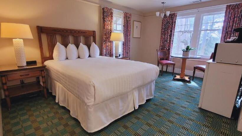 اتاق استاندارد, Butterfly Grove Inn