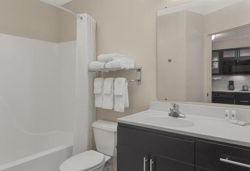 Estudio Estándar, Candlewood Suites Raleigh Crabtree