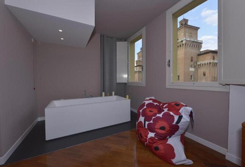 Suite with Hot Tub, Ferrara