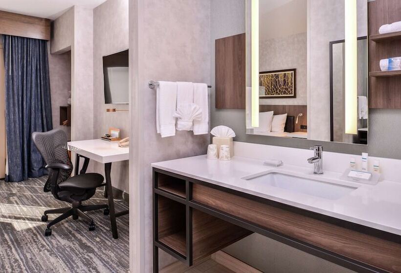 Suite Adapted for people with reduced mobility, Hilton Garden Inn Bend