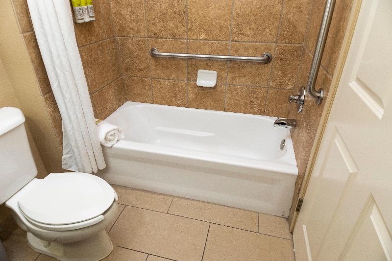 اتاق استاندارد با تخت بزرگ برای معلولان, Holiday Inn Express Bloomington West, An Ihg