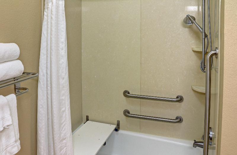 اتاق استاندارد با تخت بزرگ برای معلولان, Holiday Inn Express Tyler South, An Ihg