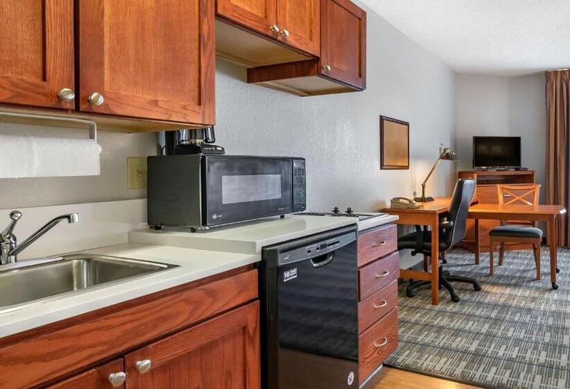 Standard Room Adapted for people with reduced mobility, Mainstay Suites Emporia