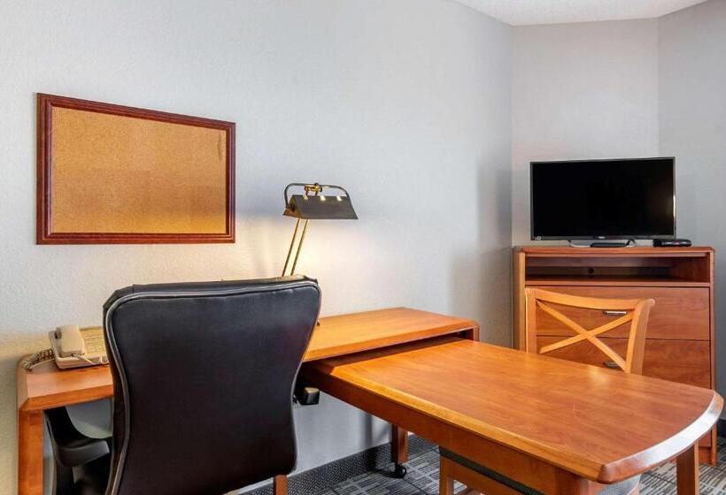 Standard Room Adapted for people with reduced mobility, Mainstay Suites Emporia