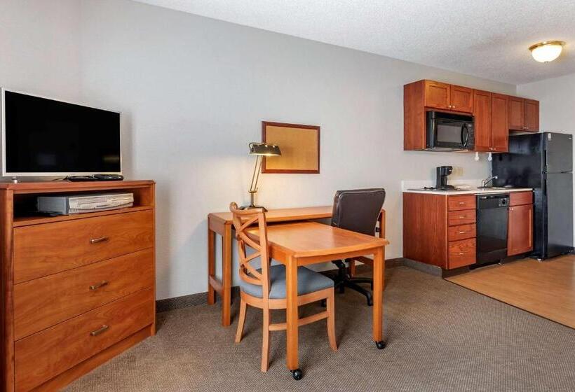 Standard Room Adapted for people with reduced mobility, Mainstay Suites Emporia