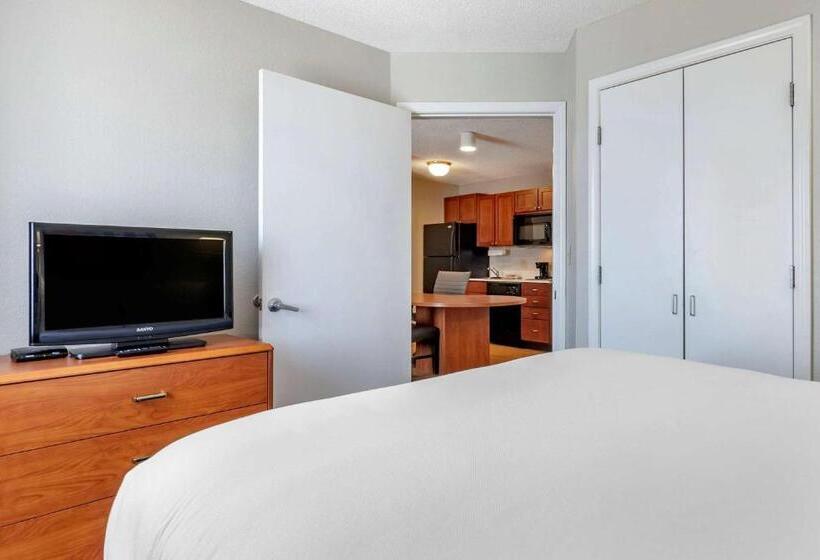 Suite Adapted for people with reduced mobility, Mainstay Suites Emporia