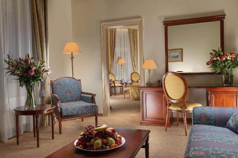 Полулюкс, Savoy Westend