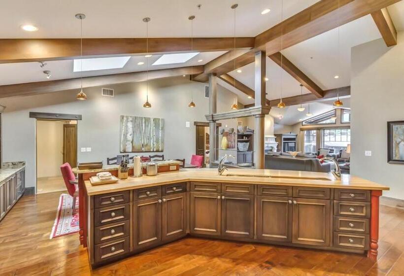 1 Bedroom Penthouse Apartment, The Chateaux Deer Valley