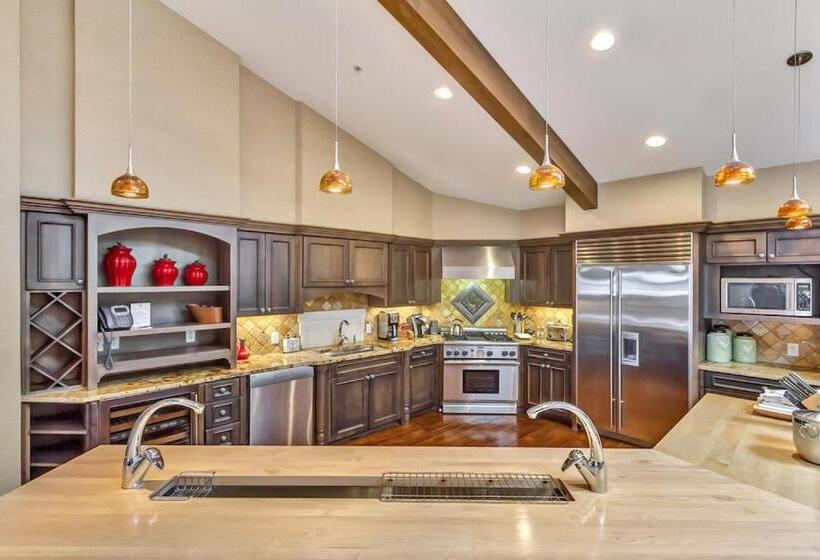 1 Bedroom Penthouse Apartment, The Chateaux Deer Valley