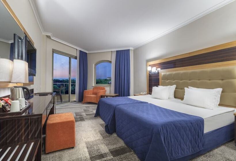 اتاق کلاب, Pine Beach Belek