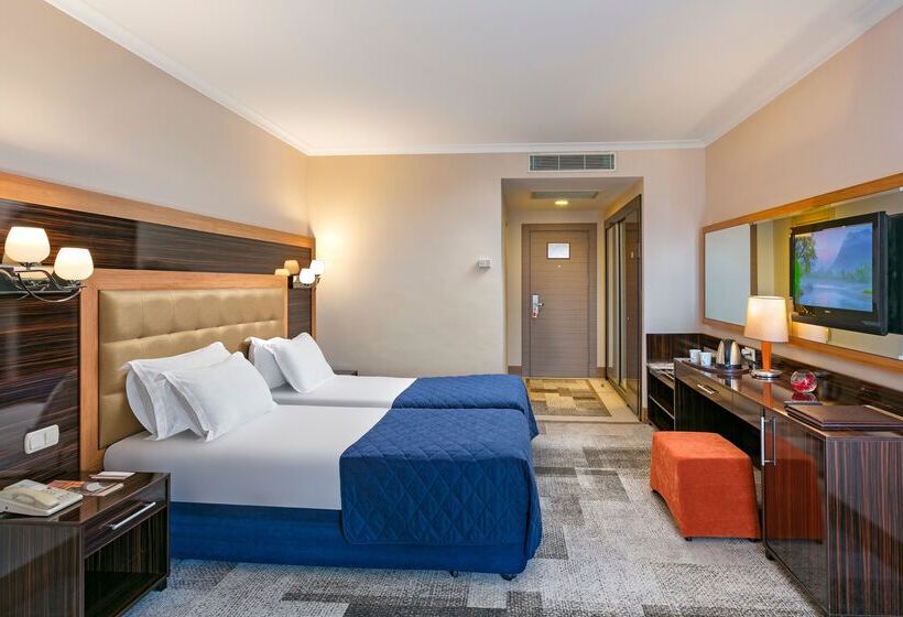 اتاق کلاب, Pine Beach Belek