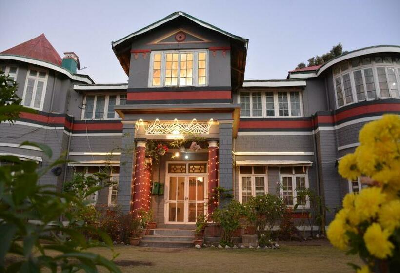 سوییت خانوادگی, Solan Retreat
