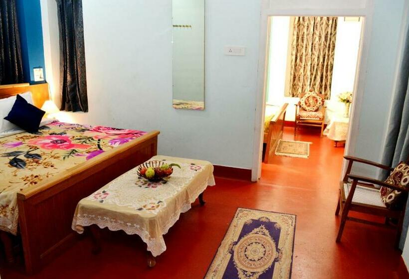 سوییت خانوادگی, Solan Retreat