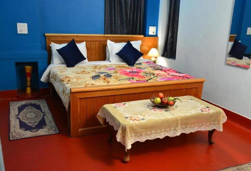 سوییت خانوادگی, Solan Retreat