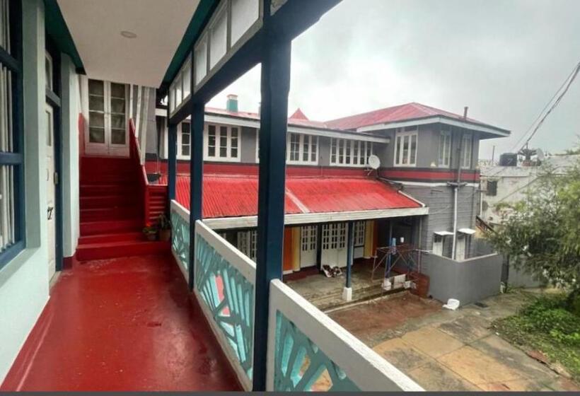 سوییت خانوادگی, Solan Retreat