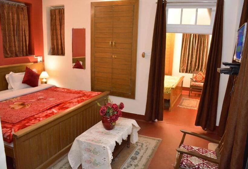 اتاق خانوادگی, Solan Retreat
