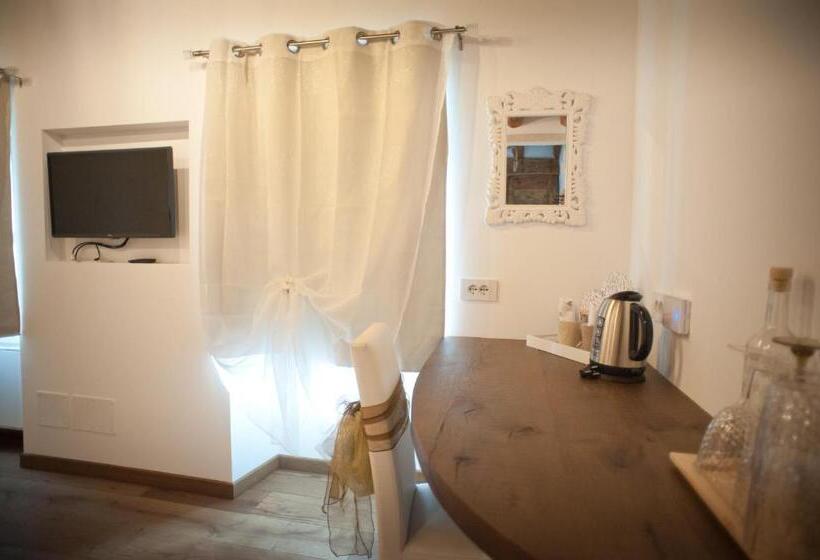 اتاق لوکس, Agriturismo Ostrouska