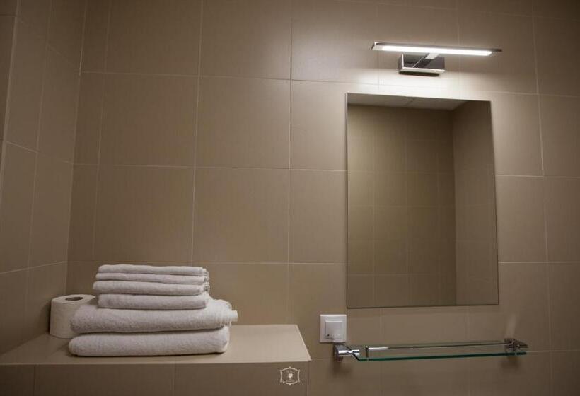 اتاق استاندارد برای معلولان, Central Carei