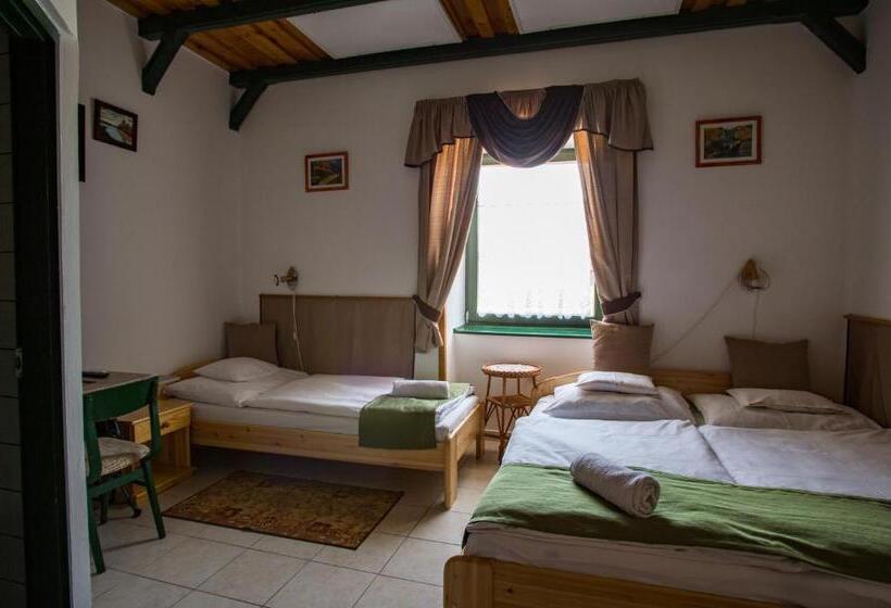 اتاق استاندارد سه نفره, Piros Ponty Panzió