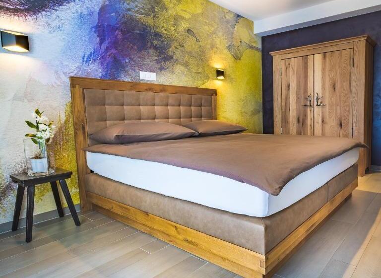 اتاق لوکس با بالکن, Le Manoir Vionnaz