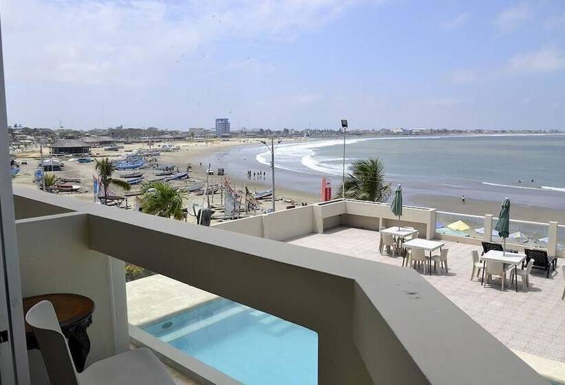 اتاق خانوادگی با چشم‌انداز دریا, Paradise Beach
