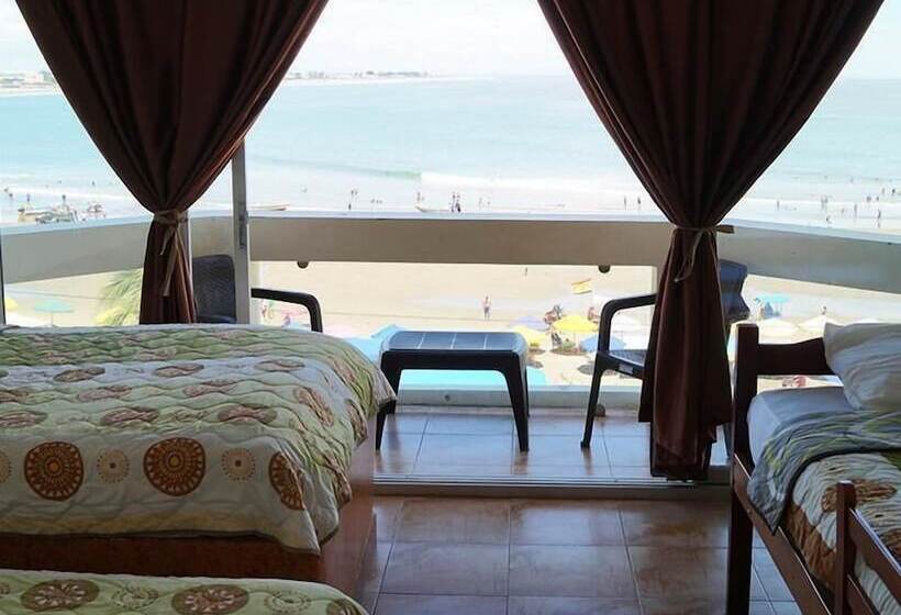 اتاق خانوادگی با چشم‌انداز دریا, Paradise Beach