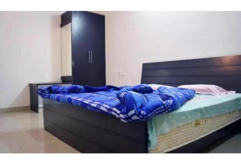اتاق لوکس با تخت بزرگ, Residential Stay In The City