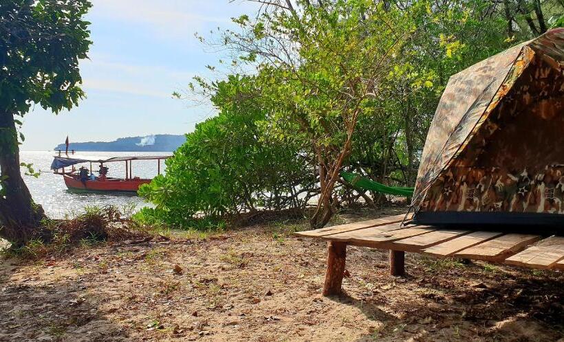 چادر با خدمات رفاهی استاندارد, Crusoe Koh Takiev Island