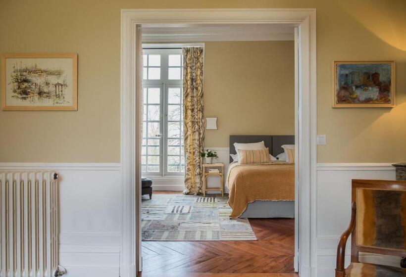سوئیت با تخت بزرگ, Château Des Grotteaux