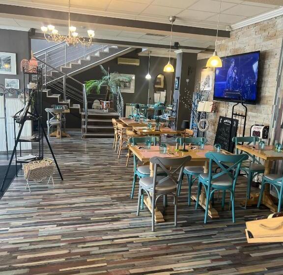 اتاق استاندارد با بالکن, Artmotel & Bistro