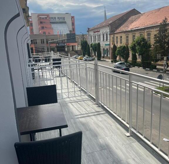 اتاق استاندارد با بالکن, Artmotel & Bistro
