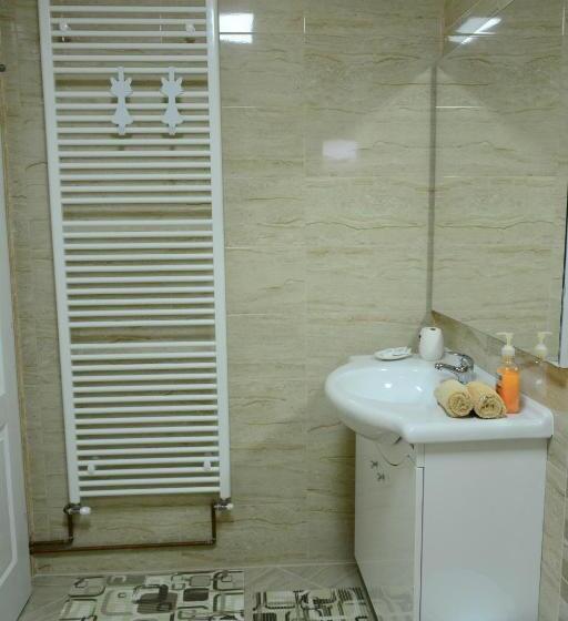 اتاق استاندارد سه نفره, Casa Alin
