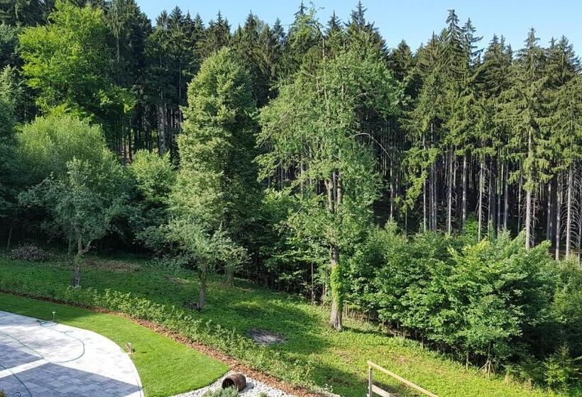سوییت, Penzion Na Kraji Lesa