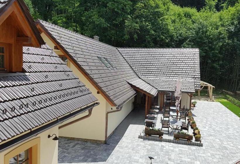 سوییت خانوادگی, Penzion Na Kraji Lesa