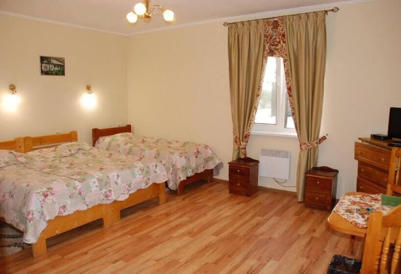 اتاق استاندارد سه نفره, Ethno Complex Ukrayinske Selo
