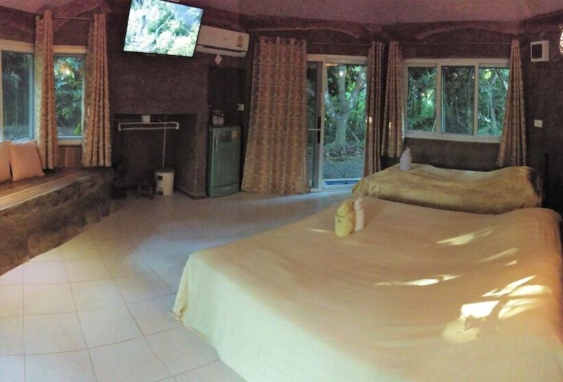 اتاق سه نفره سوپریور با چشم‌انداز باغ, Baandin Chiewlarn Resort