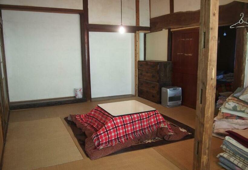 اتاق خانوادگی با سرویس بهداشتی مشترک, Furuki