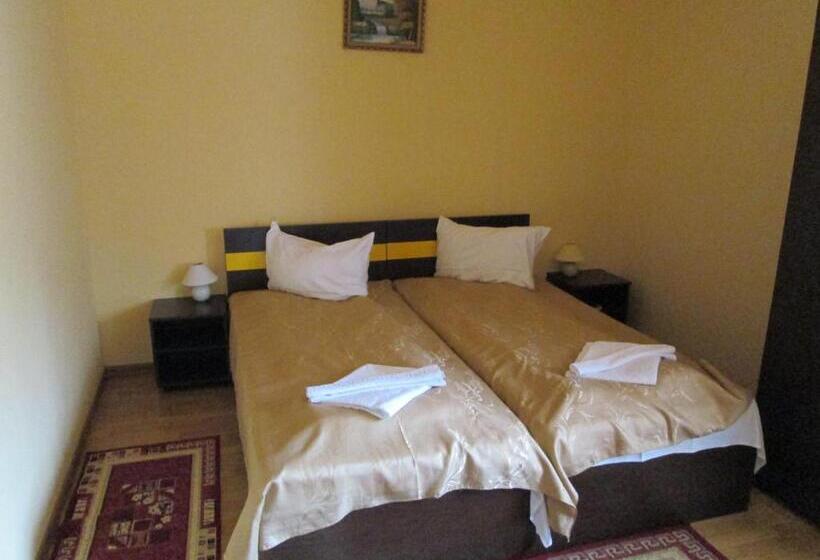 2 Bedroom Suite with Balcony, Pensiunea Alpin