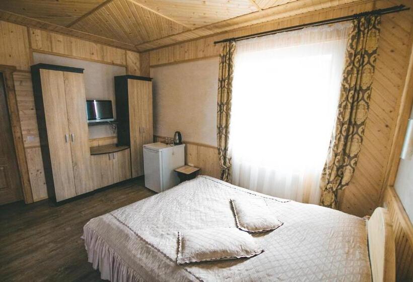 اتاق استاندارد چهار تخته, Skarbivka
