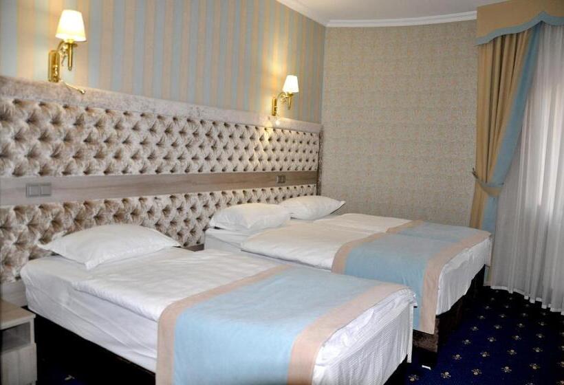 اتاق کلاسیک سه تخته, Resort&spa Kamelot