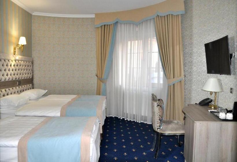 اتاق کلاسیک سه تخته, Resort&spa Kamelot