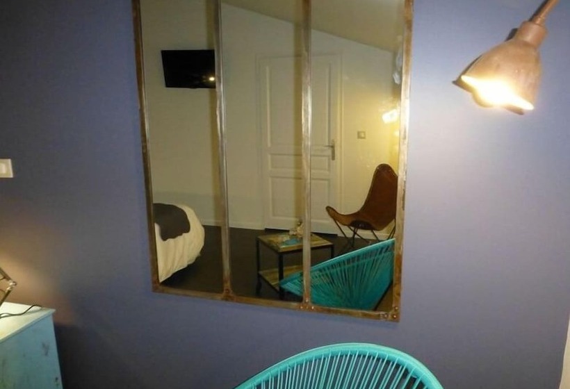 اتاق لوکس, Le Clos Du Miroir